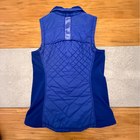Athleta Blue Rockridge PrimaLoft Quilted Puffer Vest Size Medium - Picture 3 of 10